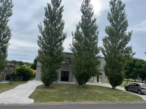 Casa en Venta con 3 cocheras