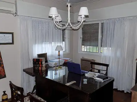 Chalet 7 Ambientes C/ Piscina & Quincho.