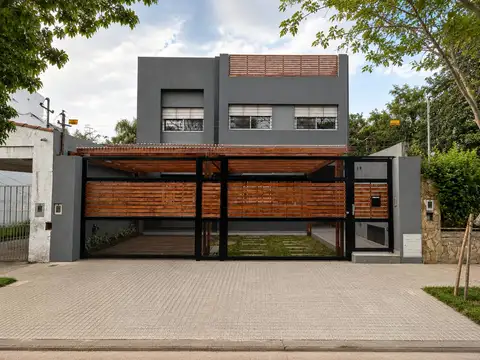 Venta - Casa de cuatro dormitorios con jardín, cochera y terraza en La Florida, Rosario