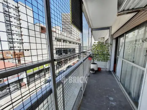 SEMIP EN FRENCH Y AV. MITRE - FRENTE IMPECABLE BALCON T/SOL D/ENTRADA GRAN LIVING - AVELLANEDA
