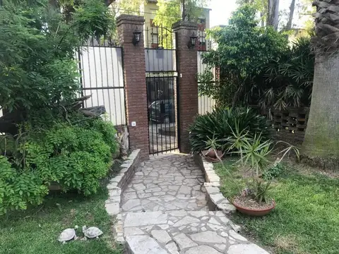 Casa 6 ambientes con 4 baños