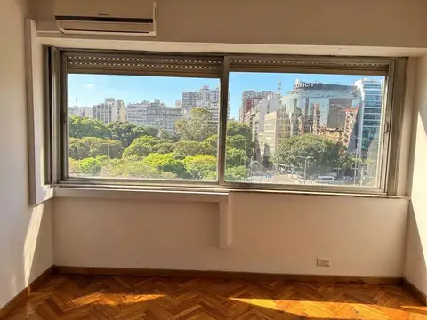 Monoambiente amplio y luminoso con vista abierta a Plaza Libertad \ Apto profesional