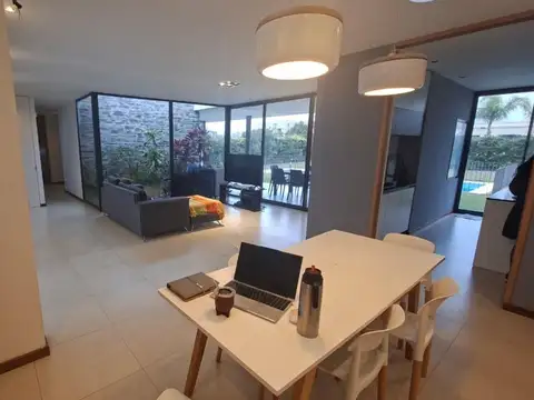 Casa en Alquiler en El Cantón - Barrio Golf, USD 1.400