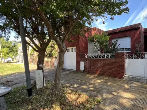 PH Tipo Casa 4 Amb en Villa Ballester con Cochera, Jardín y Quincho
