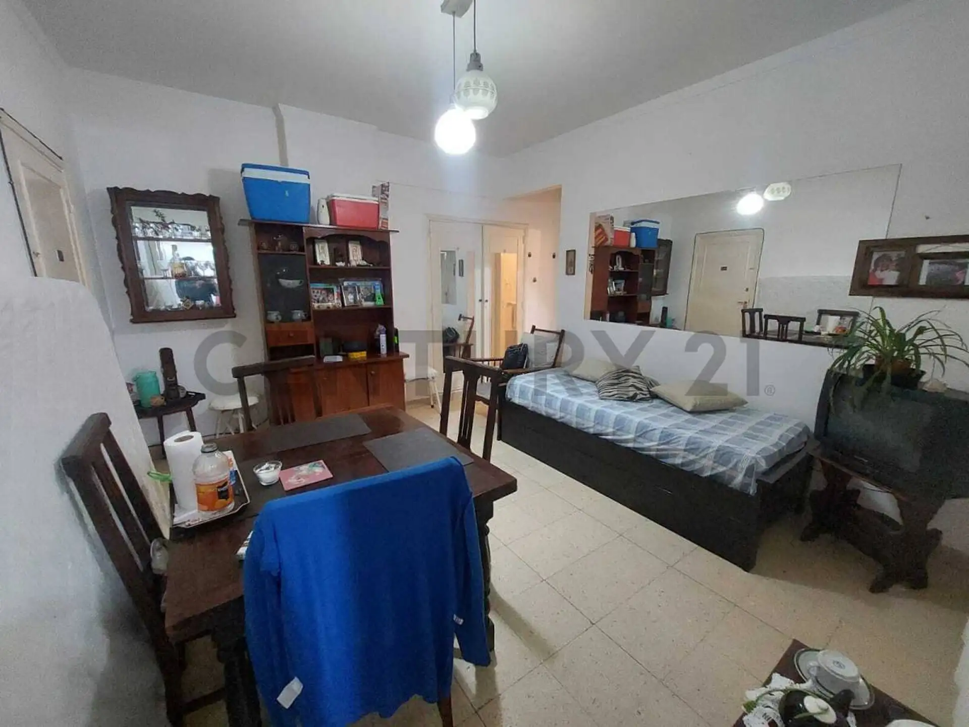 Venta departamento dos ambientes c/patio. Zona Centro