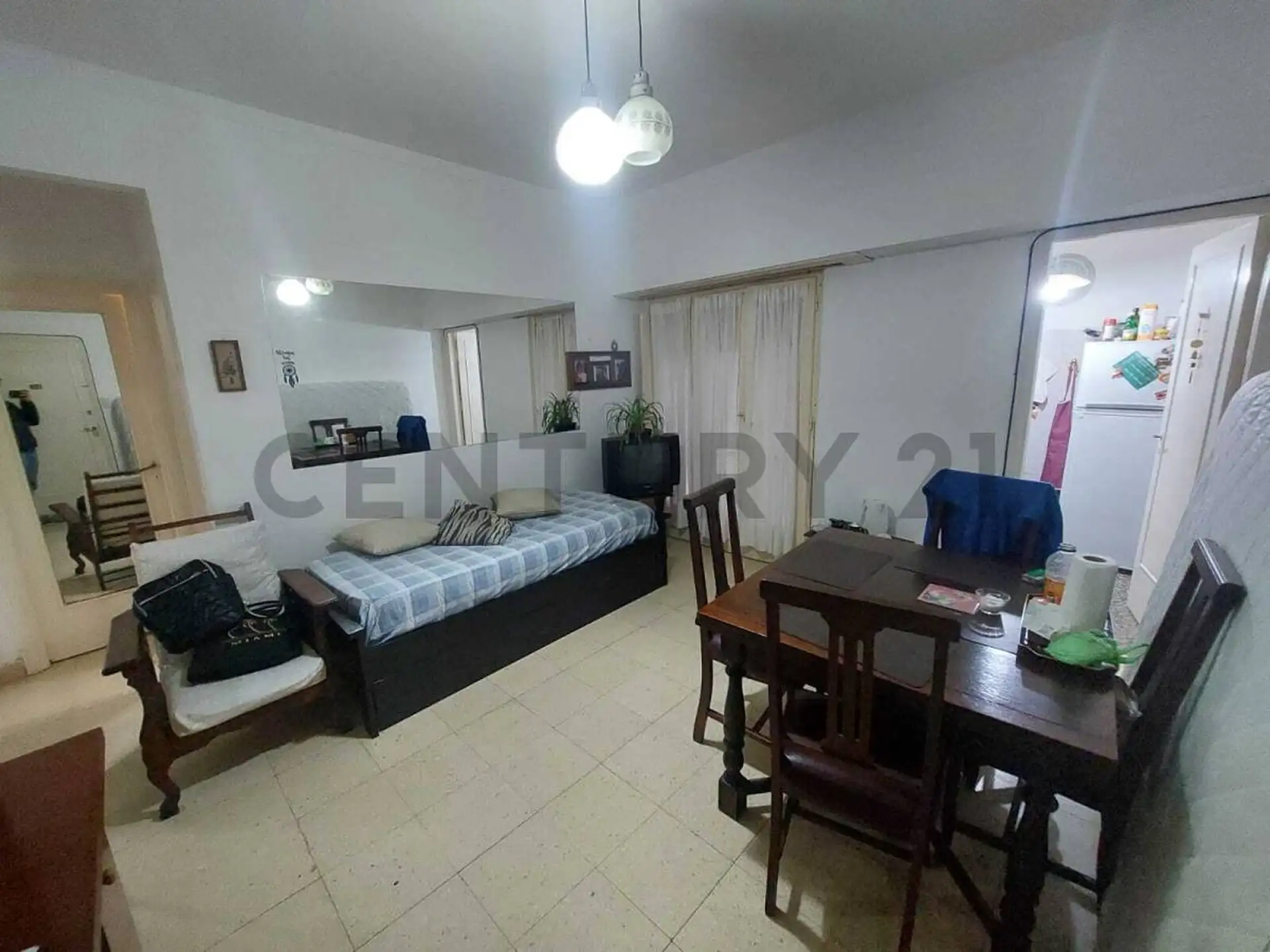 Venta departamento dos ambientes c/patio. Zona Centro