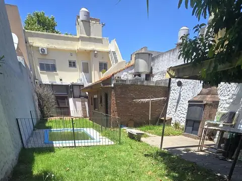 PH DE 4 AMBIENTES CON GRAN JARDIN, PILETA Y COCHERA EN PLANTA BAJA EN VENTA. MUNRO