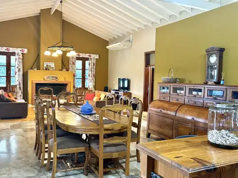 Casa en alquiler de 8 ambientes en Chacras del Paraná, Zarate