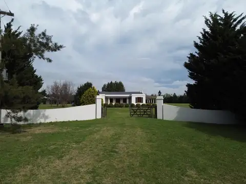 Casa en alquiler de 8 ambientes en Chacras del Paraná, Zarate