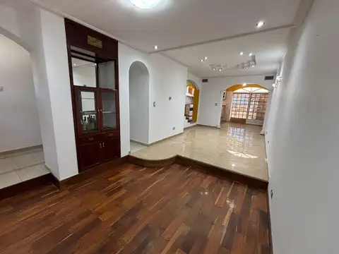 Casa 6 ambientes con 3 baños