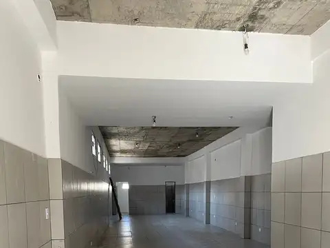 Local en Alquiler Via Púb.