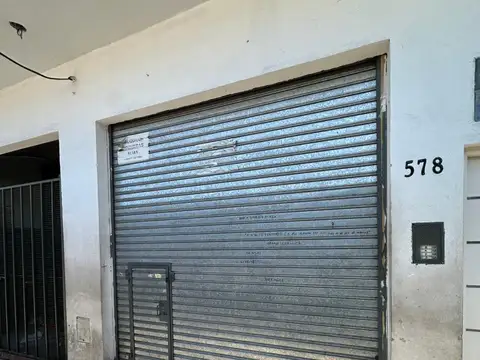 Morón Centro - Local - a mts de la estación- Muy Vistoso!!!