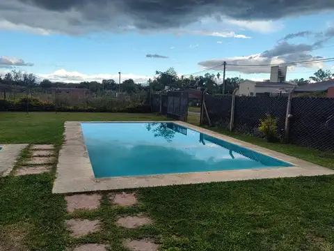 Casa en Alquiler con 1 cochera