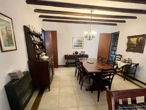 Casa 4 ambientes en venta en Martinez con jardín