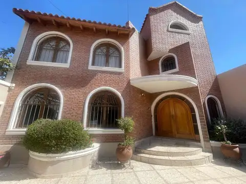 CASA EN VENTA MAIPU MENDOZA CON PILETA