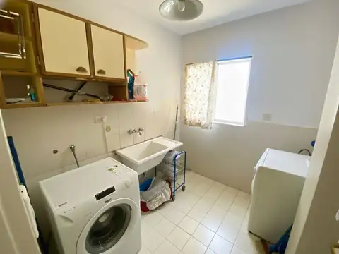Departamento 8 ambientes con 2 baños