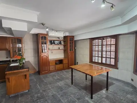 Casa 5 ambientes con 4 baños