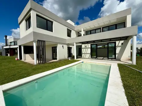 Casa en Venta 4 amb a Estrenar Greenville Polo & Resort.