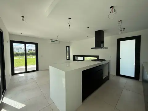 Casa 4 ambientes con 3 baños