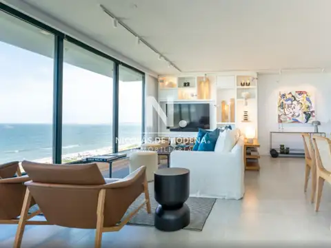 En venta apartamento de 3 dormitorios con vista al mar en Mansa, Punta del Este.