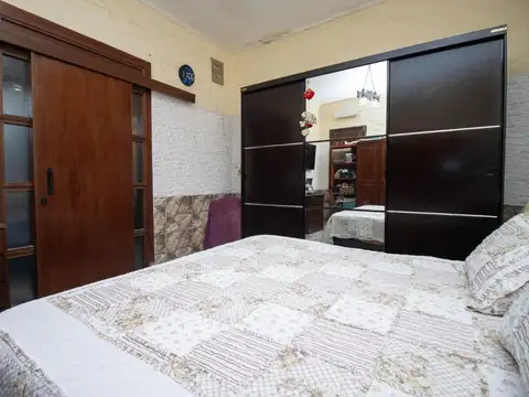 Casa 6 ambientes con 2 baños