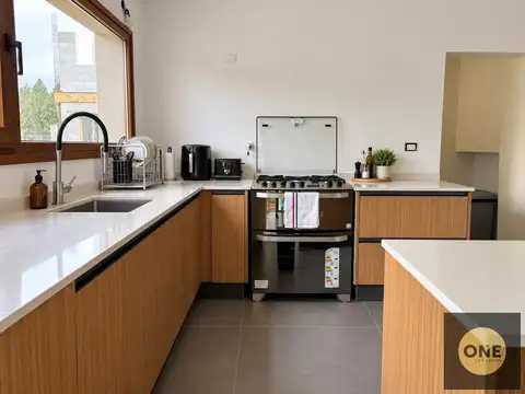 Casa a terminar en venta - 4 ambientes - APTO CREDITO - B° Solares del este