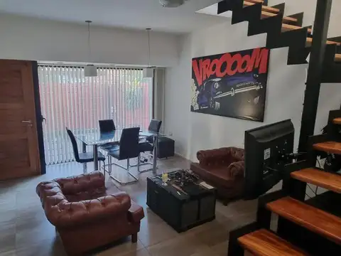 Casa 6 ambientes con 2 baños