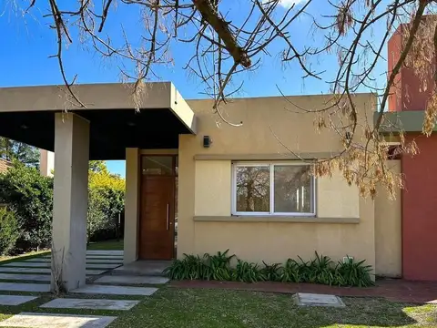 Espaciosa Casa con Luz Natural en Luján del Sol