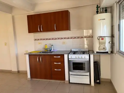 Departamento 3 ambientes con balcón al contra-frente