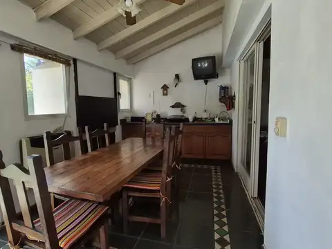 Casa 5 ambientes con 3 baños