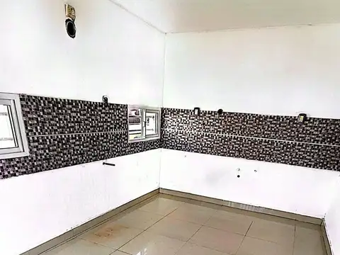 Casa 5 ambientes con 1 baño