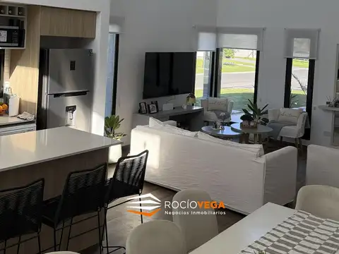 Casa en Venta con 4 cocheras
