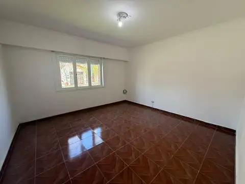 Casa 3 ambientes en alquiler - Carapachay - Jardin y Quincho