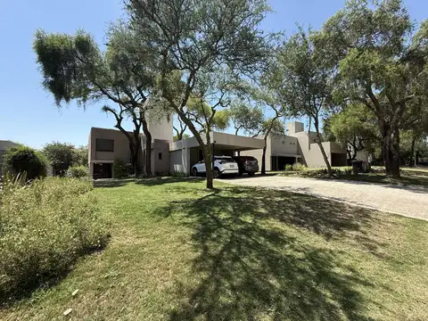 VENTA LA RUFINA - 3 DORMITORIOS - ESCRITORIO - PILETA - GALERIA