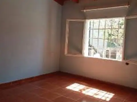 Casa en venta - 3 Dormitorios 2 Baños - Mendiolaza