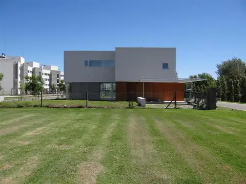Casa en Venta en Countries y Barrios Cerrados en Pilar, USD 365.000