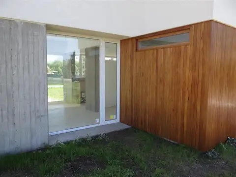 Lagoon Pilar - Sólida Casa! Estilo Racionalista de 4 amb con gran parque  
