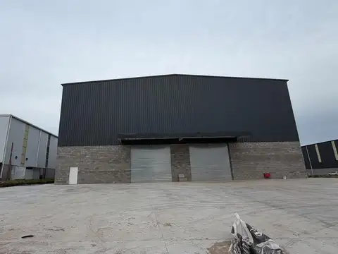 ALQUILER Parque Industrial Ezeiza 3200 mts cub totales