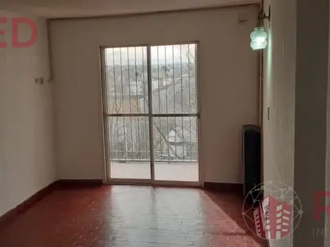 Departamento 6 ambientes con 1 baño