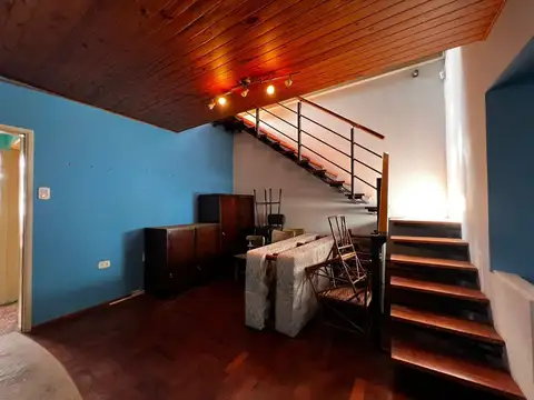 CASA CON 2 VIVIENDAS, PATIO, COCHERA