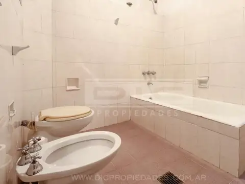 Depto Tipo Casa en Venta 50 años