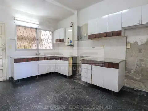 Navarro al 1200, entre Albarellos y Sarmiento