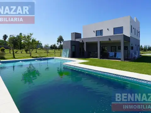 Casa 4 ambientes con 3 baños