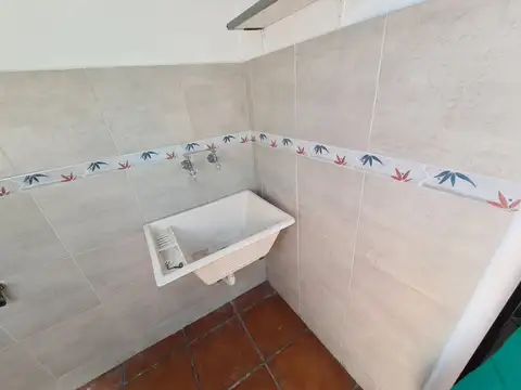 Casa 2 ambientes con 1 baño