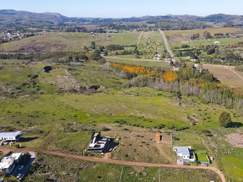 EN VENTA AMPLIO LOTE ENTRE SIERRAS TANDIL