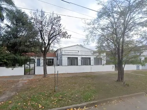Galpón de 883 m2  en Barracas - EN VENTA