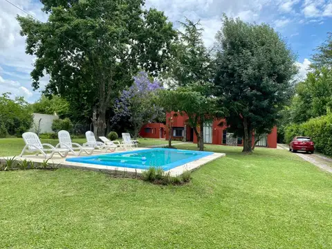 Casa en Venta con 4 cocheras