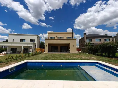 Casa en Venta en Santo Tomas, USD 240.000