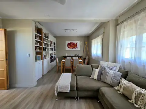 Depto Tipo Casa en Venta de 5 ambientes