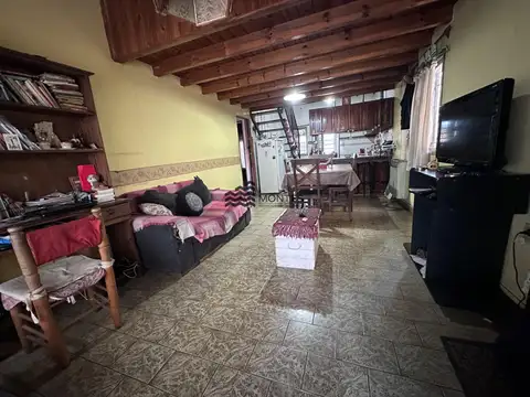 Depto Tipo Casa en Venta de 5 ambientes